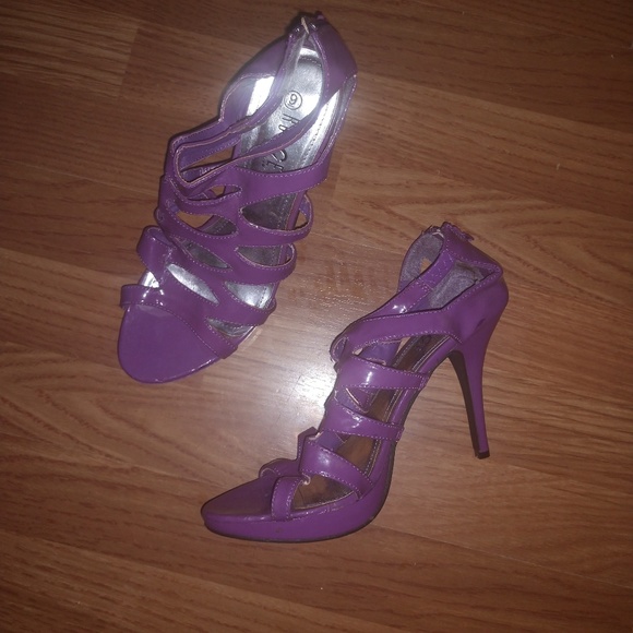 Shoes 7.5-9 - Picture 8 of 8